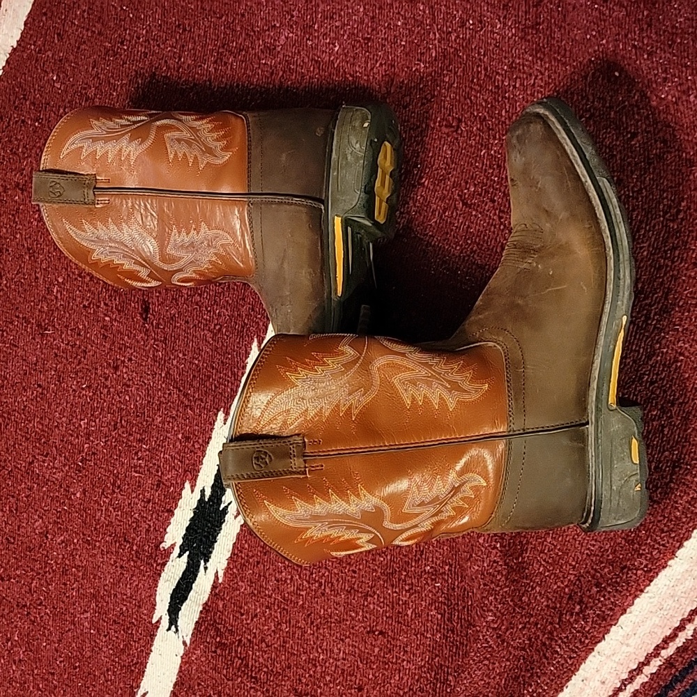 Ariat boys size 6 Boots